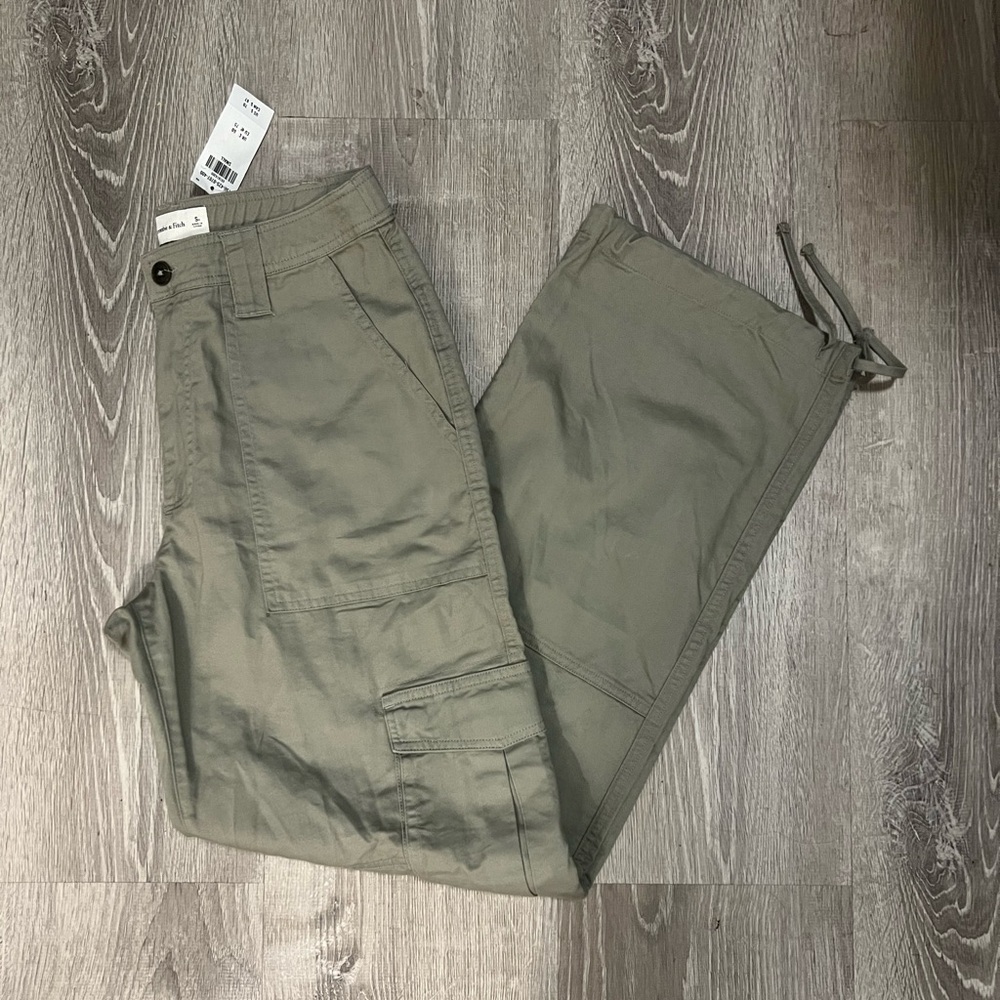 Abercrombie & Fitch Olive Wide-Leg Cargo Pants